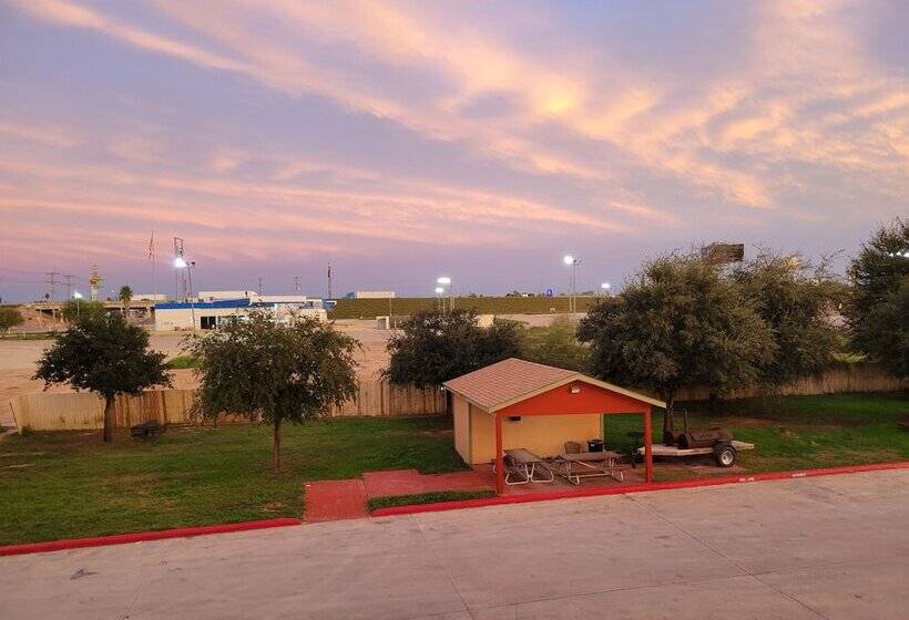 酒店 Cotulla Whitten Inn