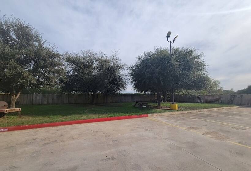 فندق Cotulla Whitten Inn