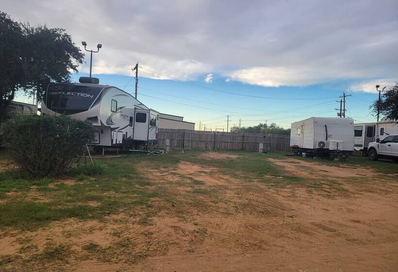 فندق Cotulla Whitten Inn