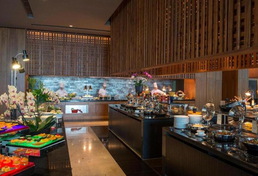 בית מלון כפרי Phuket Panwa Beachfront Resort