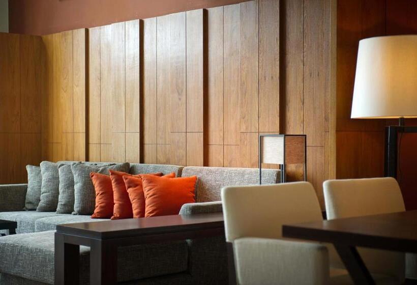 בית מלון כפרי Phuket Panwa Beachfront Resort