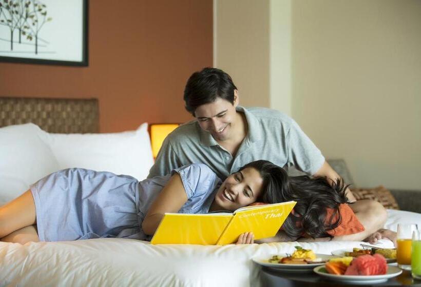 בית מלון כפרי Phuket Panwa Beachfront Resort