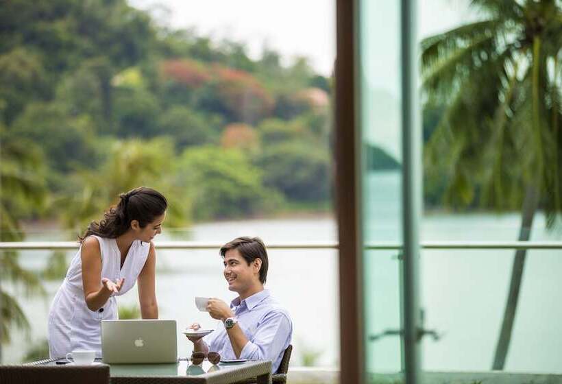 בית מלון כפרי Phuket Panwa Beachfront Resort