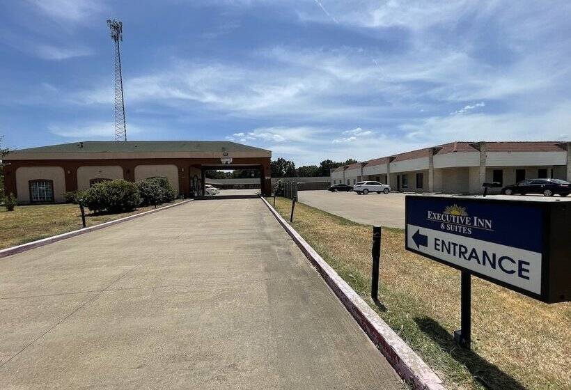 בית מלון כפרי Gun Barrel Executive Inn