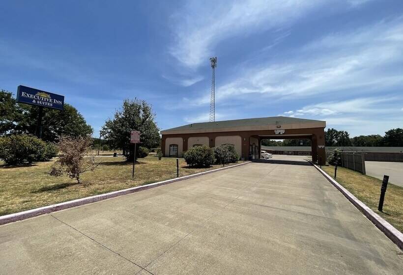 호텔 Gun Barrel Executive Inn