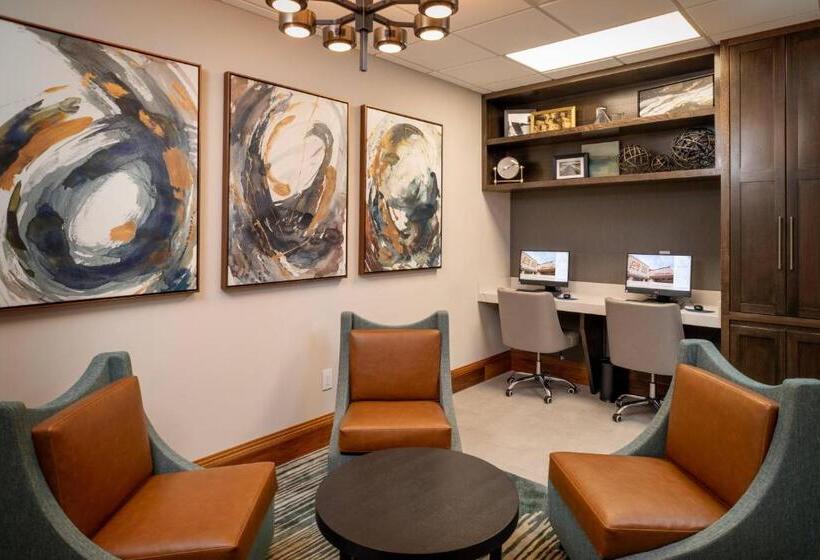 Delta Hotels By Marriott Huntington Mall