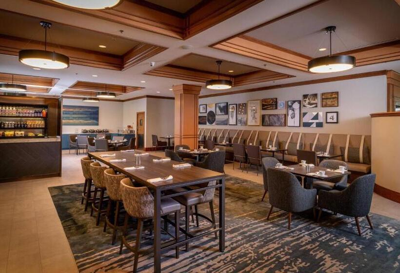 Delta Hotels By Marriott Huntington Mall