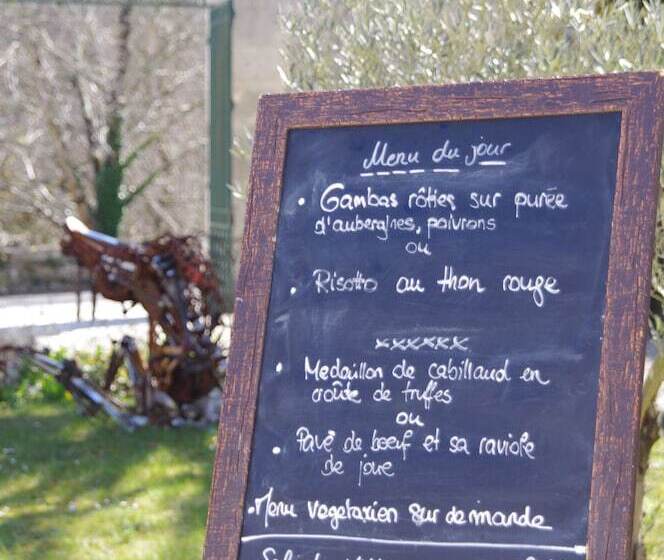 Logis Hotels Domaine Du Châtelard