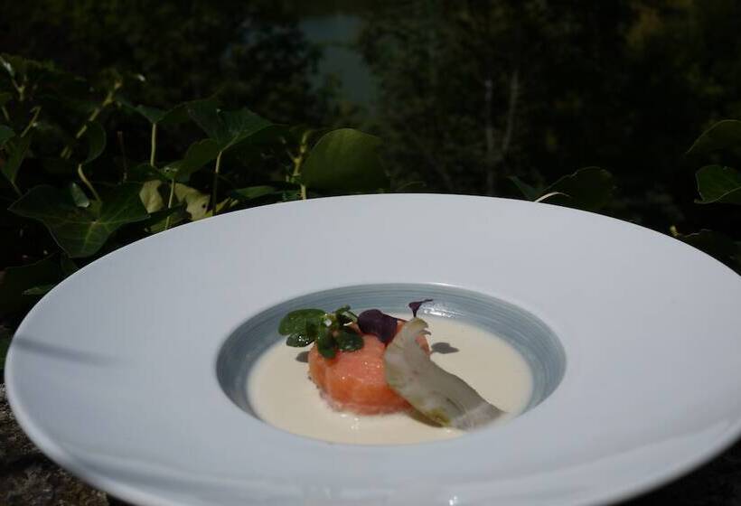 Logis Hotels Domaine Du Châtelard