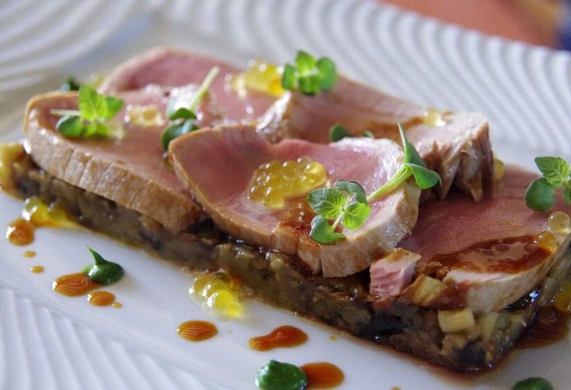 Logis Hotels Domaine Du Châtelard