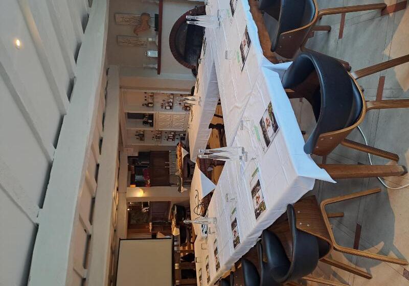 Logis Hotels Domaine Du Châtelard