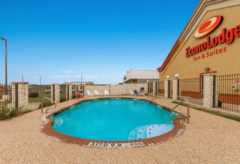 Отель Econo Lodge Inn & Suites Bridgeport