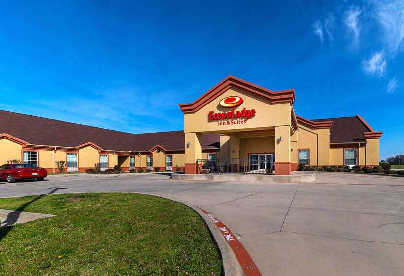 Отель Econo Lodge Inn & Suites Bridgeport