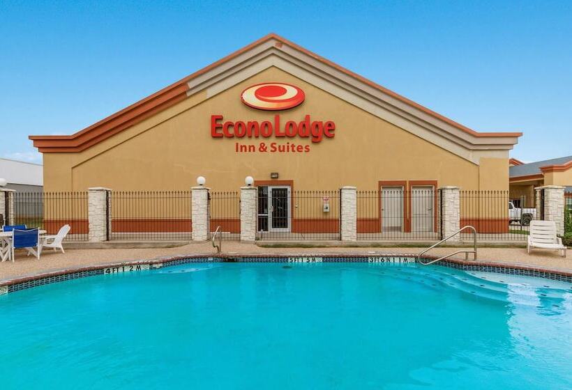 Отель Econo Lodge Inn & Suites Bridgeport