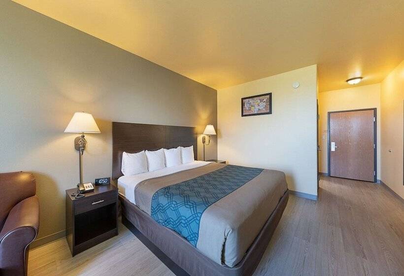 Отель Econo Lodge Inn & Suites Bridgeport