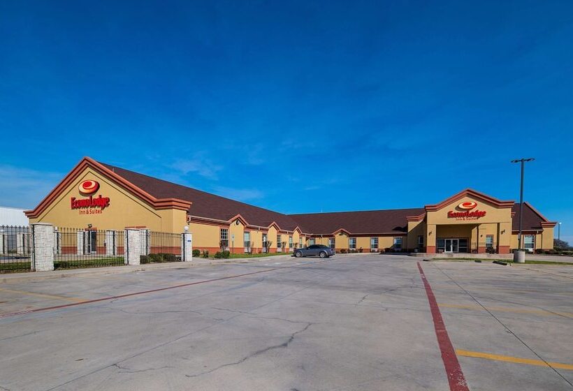Отель Econo Lodge Inn & Suites Bridgeport