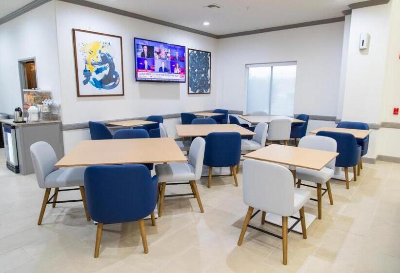 호텔 Comfort Inn & Suites