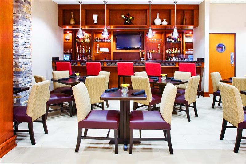 هتل Four Points By Sheraton Raleigh Durham Airport