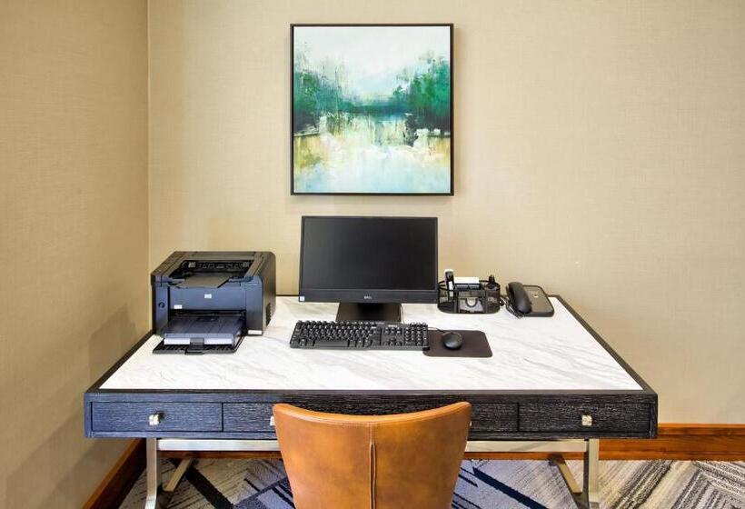 هتل Four Points By Sheraton Raleigh Durham Airport