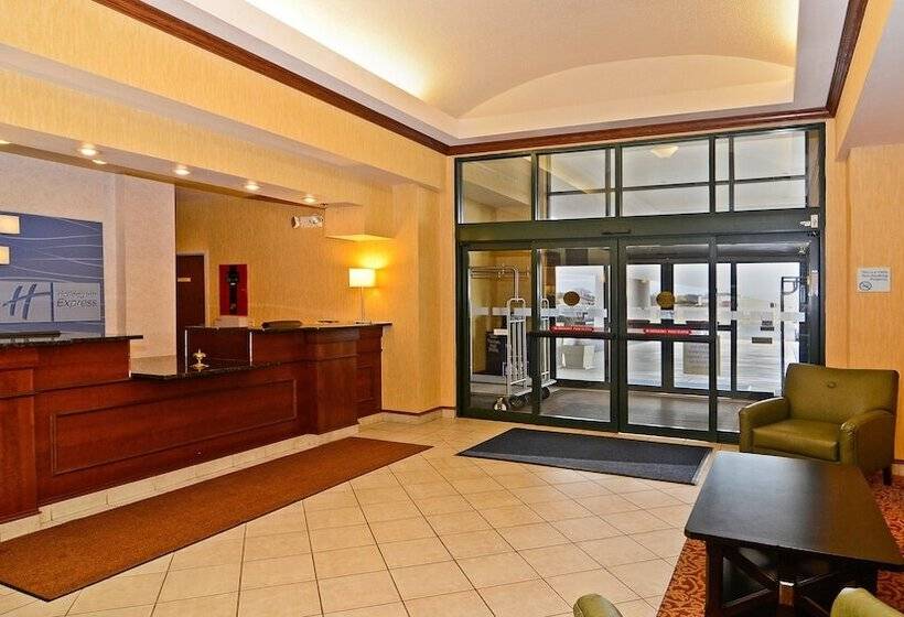 Holiday Inn Express Hotel & Suites Fort Atkinson, An Ihg