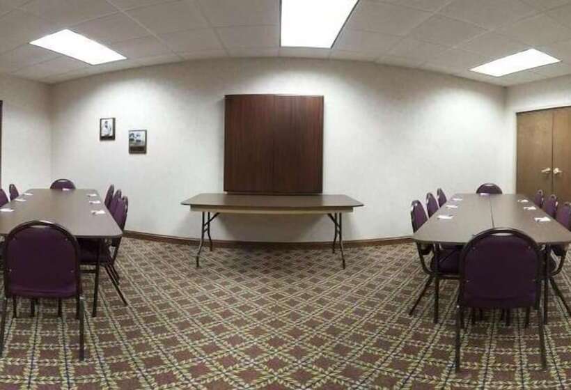 Holiday Inn Express Hotel & Suites Fort Atkinson, An Ihg