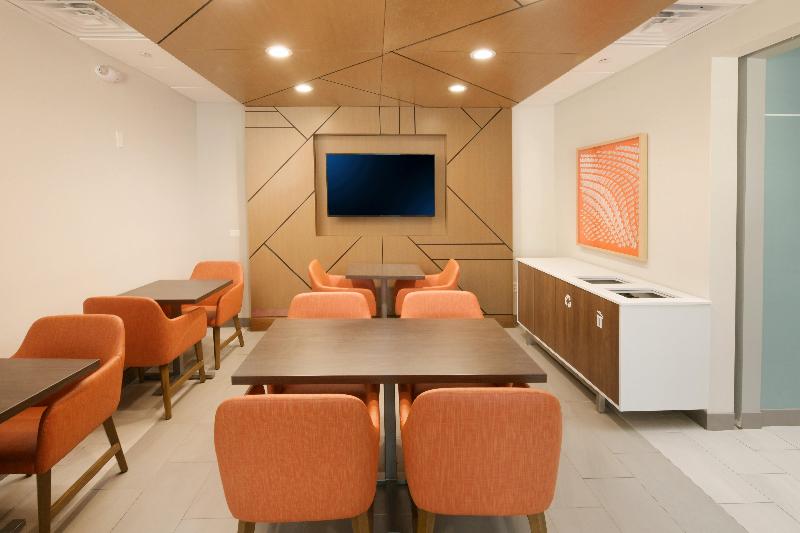 فندق Holiday Inn Express & Suites   Williamstown   Glassboro, An Ihg