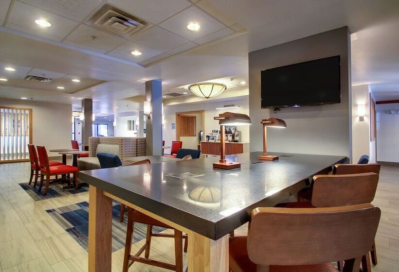 فندق Holiday Inn Express Milwaukee North Brown Deer/mequon By Ihg