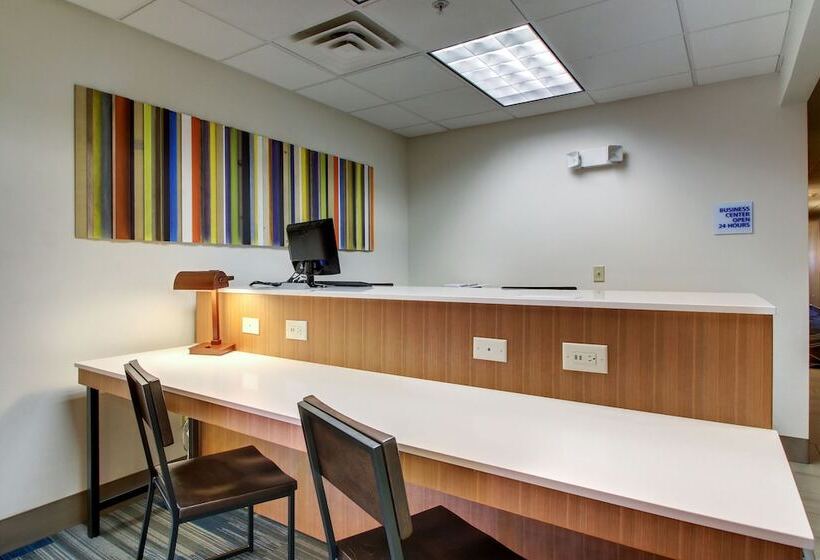 فندق Holiday Inn Express Milwaukee North Brown Deer/mequon By Ihg