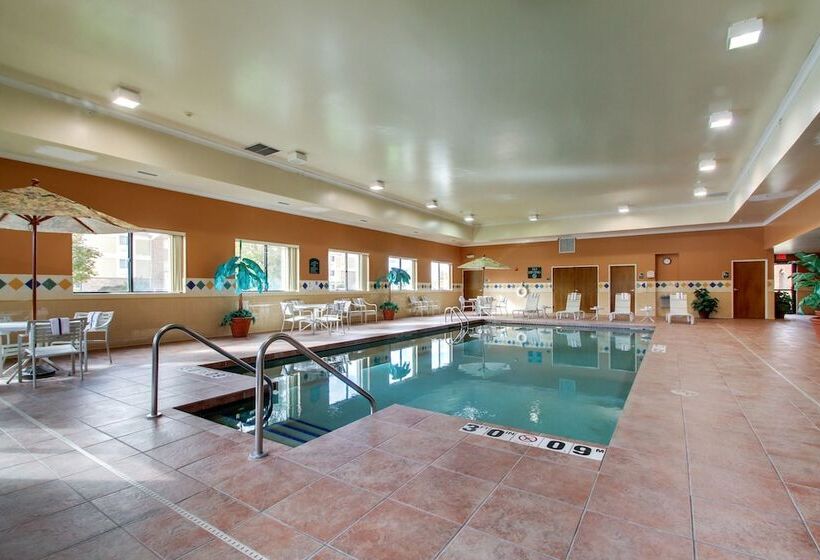 فندق Holiday Inn Express Milwaukee North Brown Deer/mequon By Ihg