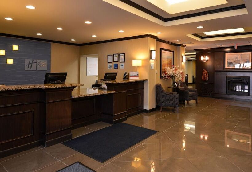 فندق Holiday Inn Express & Suites Fairmont, An Ihg