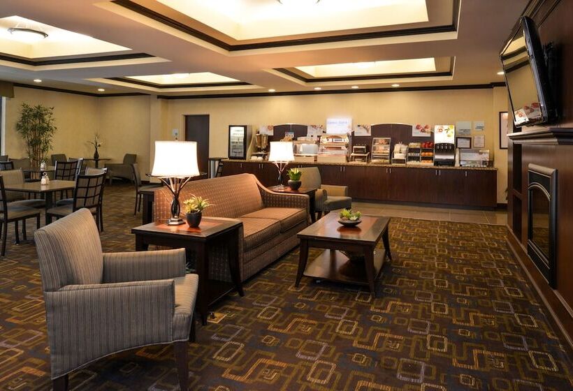 فندق Holiday Inn Express & Suites Fairmont, An Ihg