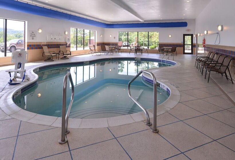 فندق Holiday Inn Express & Suites Fairmont, An Ihg