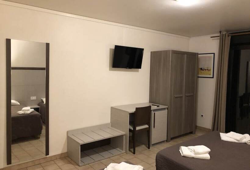 Отель Hôtel Cala Di Sole