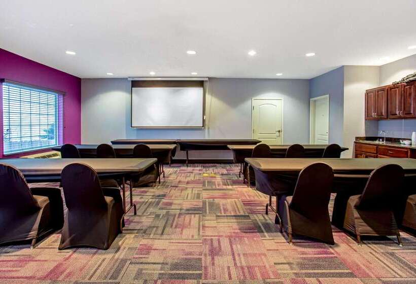 فندق La Quinta By Wyndham Bismarck