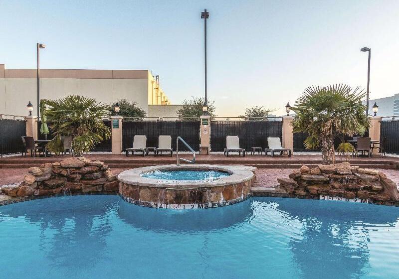 בית מלון כפרי La Quinta By Wyndham Dallas Grand Prairie South