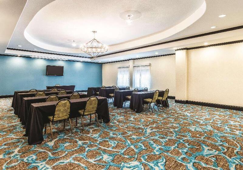 فندق La Quinta By Wyndham Dallas Grand Prairie South