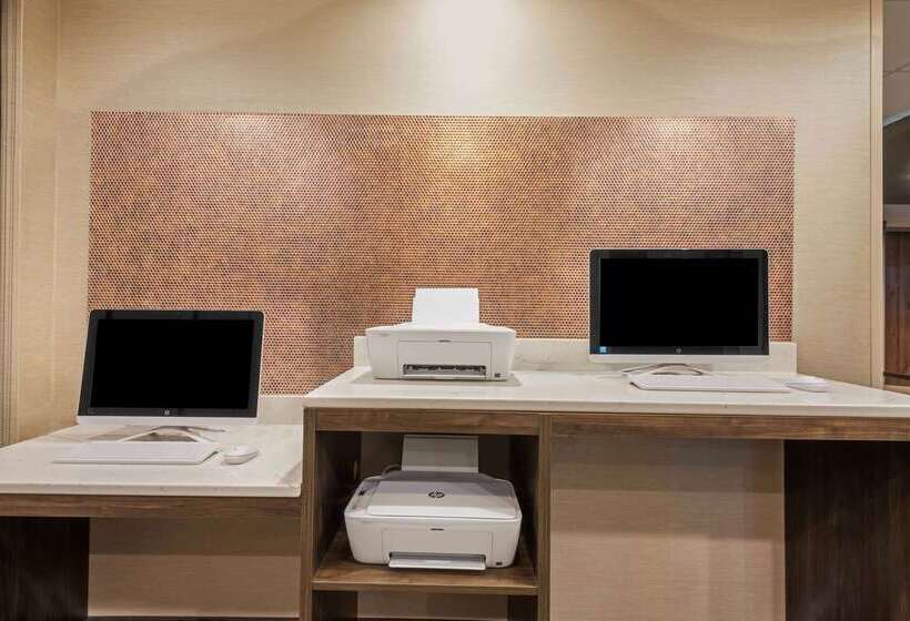 فندق La Quinta By Wyndham Jamestown