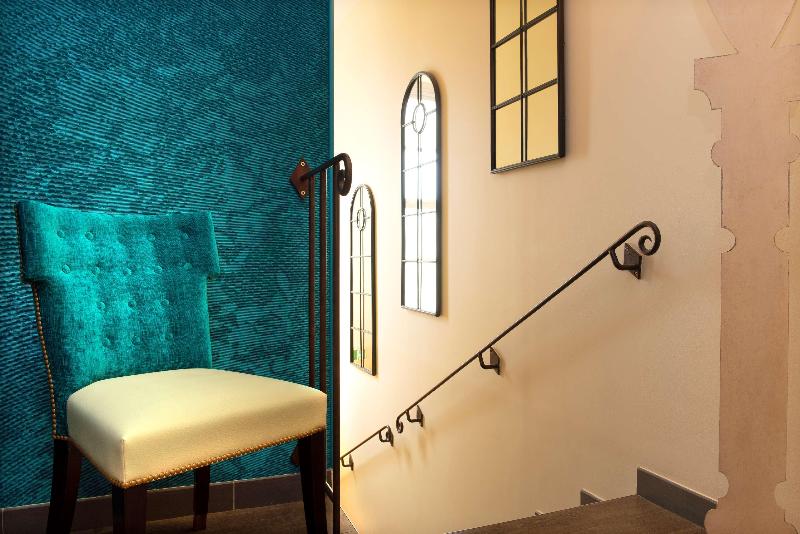 Отель Le Suffren