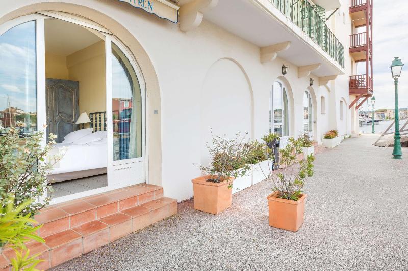 Отель Le Suffren