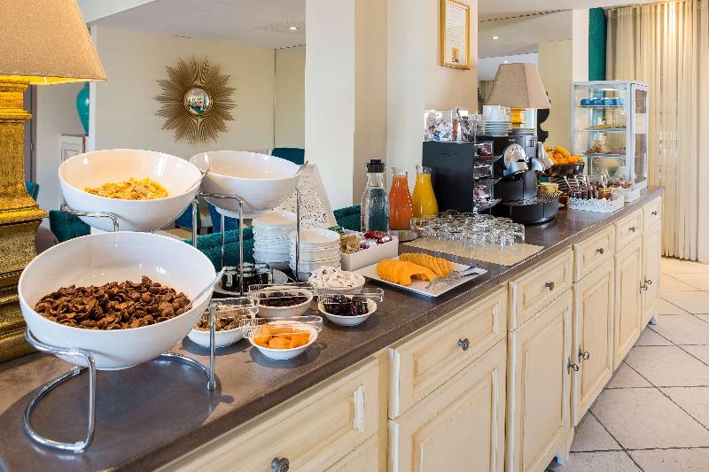 Отель Le Suffren