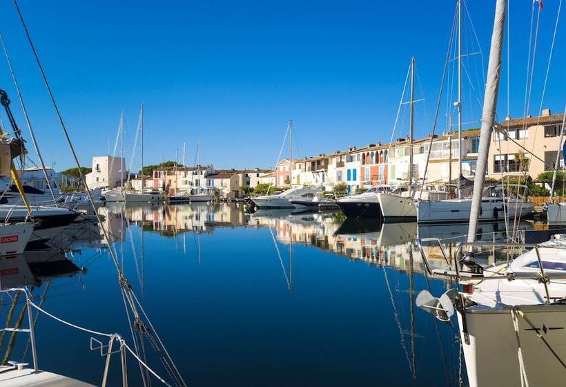 Отель Le Suffren