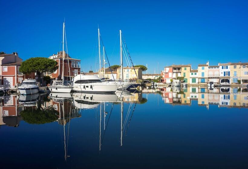 Отель Le Suffren