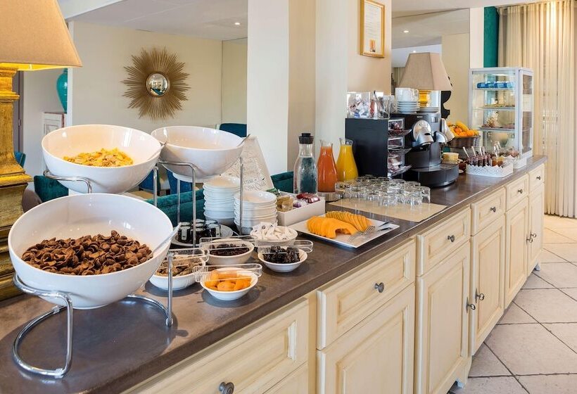 Отель Le Suffren