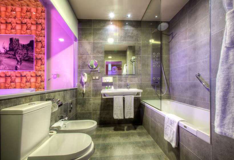 בית מלון כפרי NH Ourense