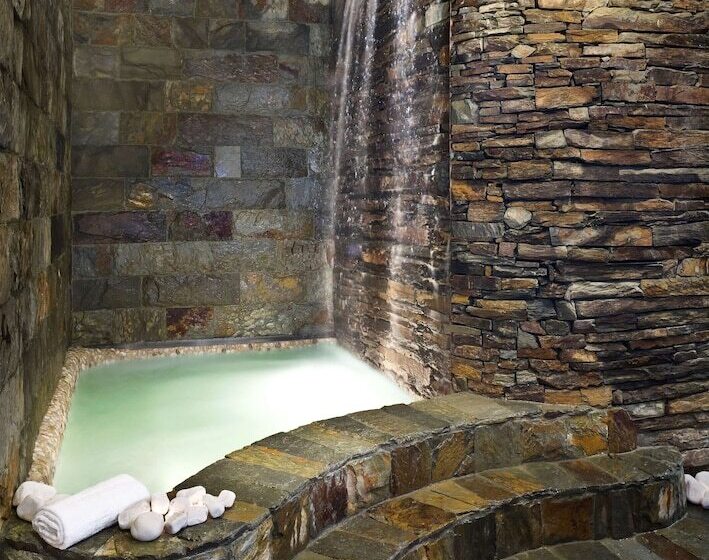 בית מלון כפרי NH Ourense