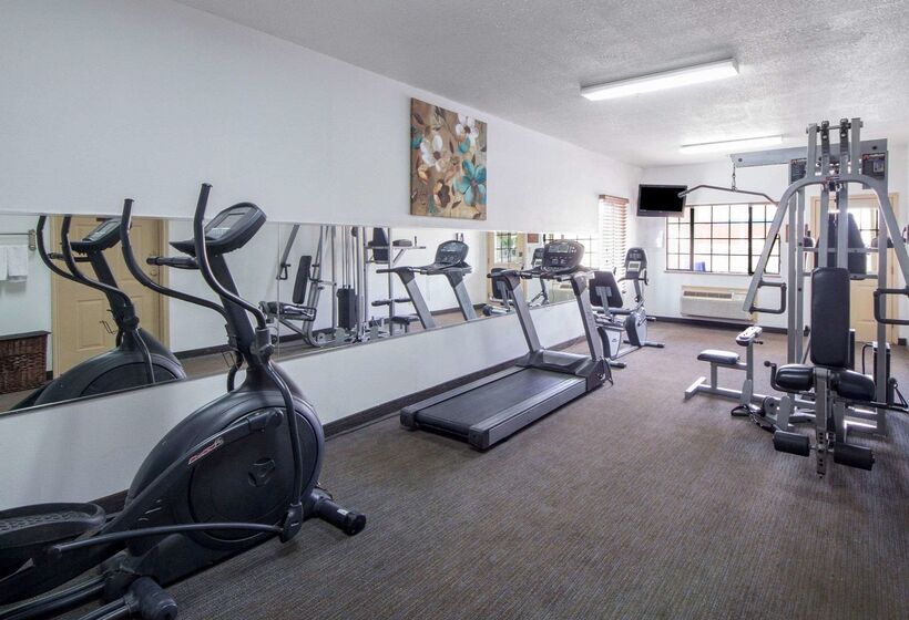 Отель Quality Inn & Suites