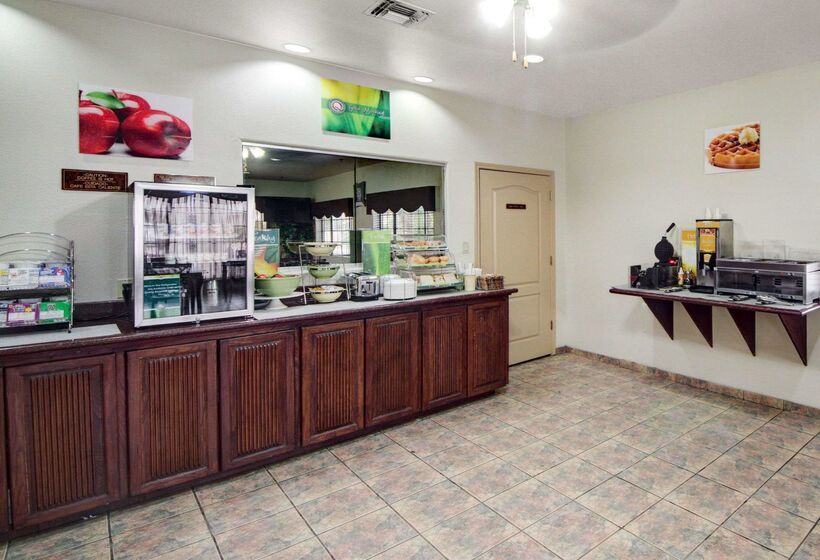 Отель Quality Inn & Suites