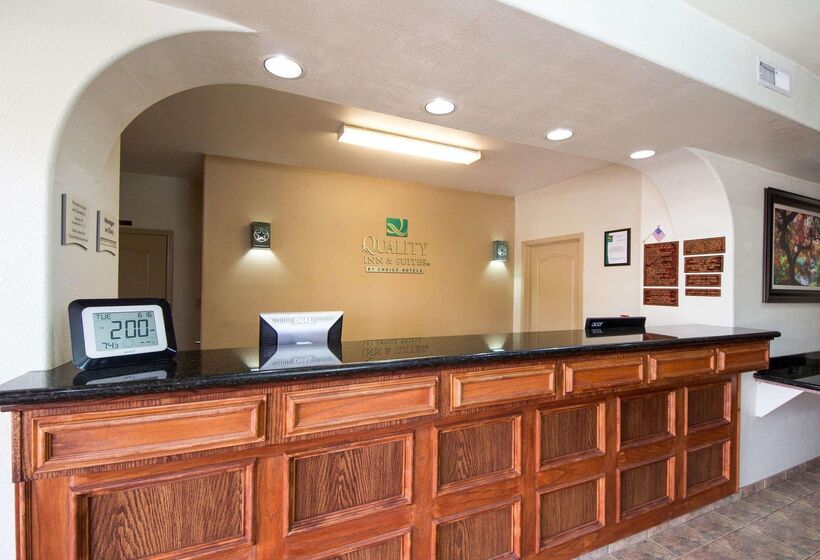 Отель Quality Inn & Suites