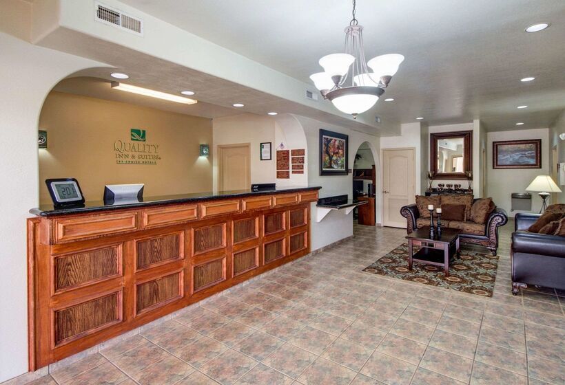 Отель Quality Inn & Suites