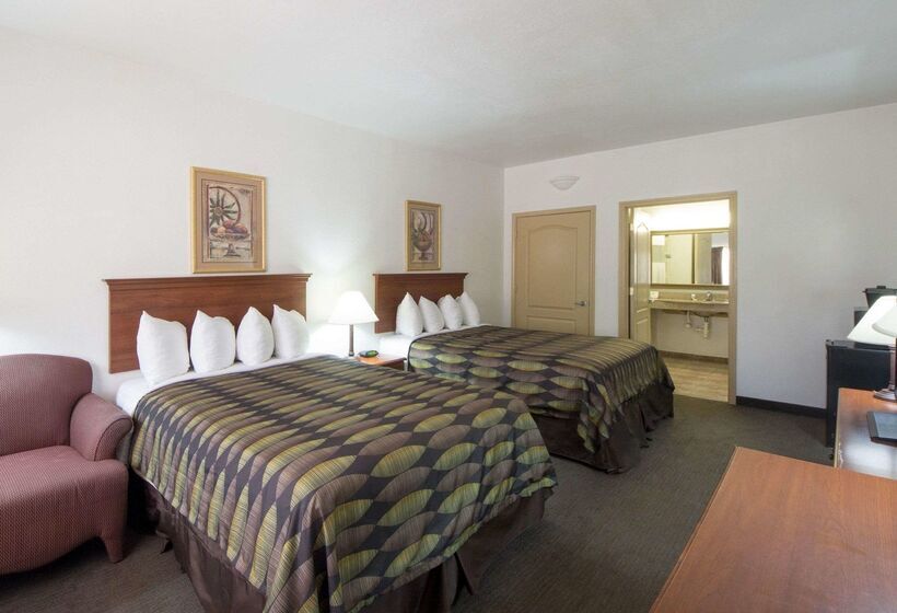 Отель Quality Inn & Suites